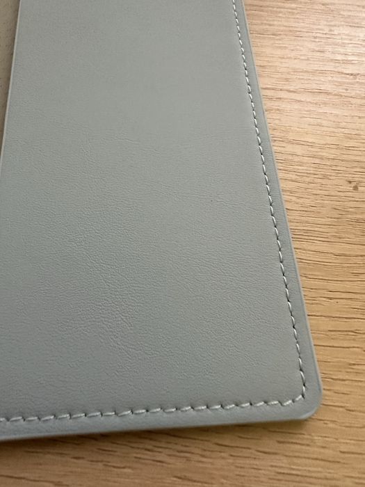 Niebieskie etui na paszport