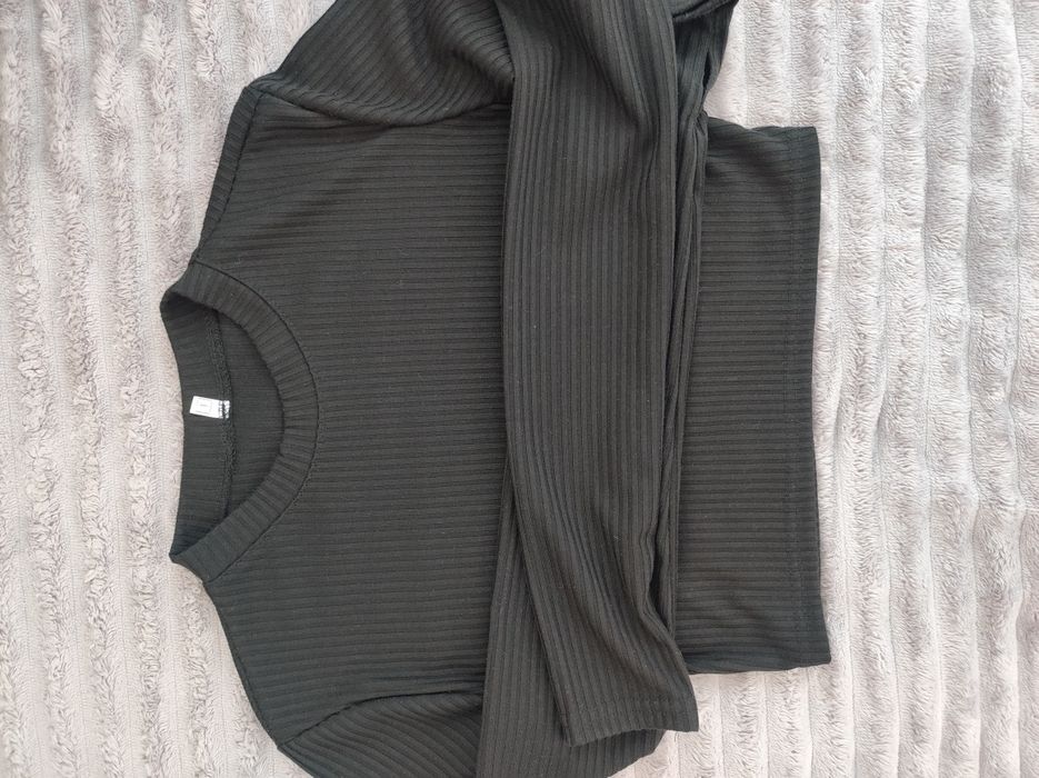 Жіночий топ з вирізом на пальчику