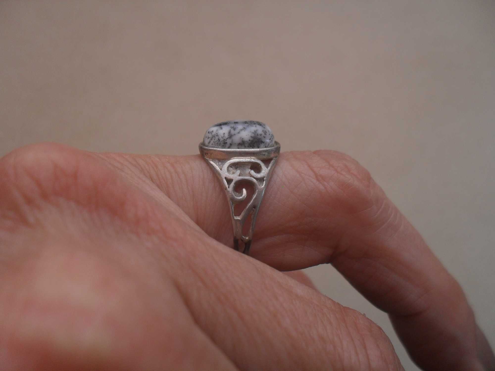 Srebrny pierścionek z agatem mszystym - cena ost