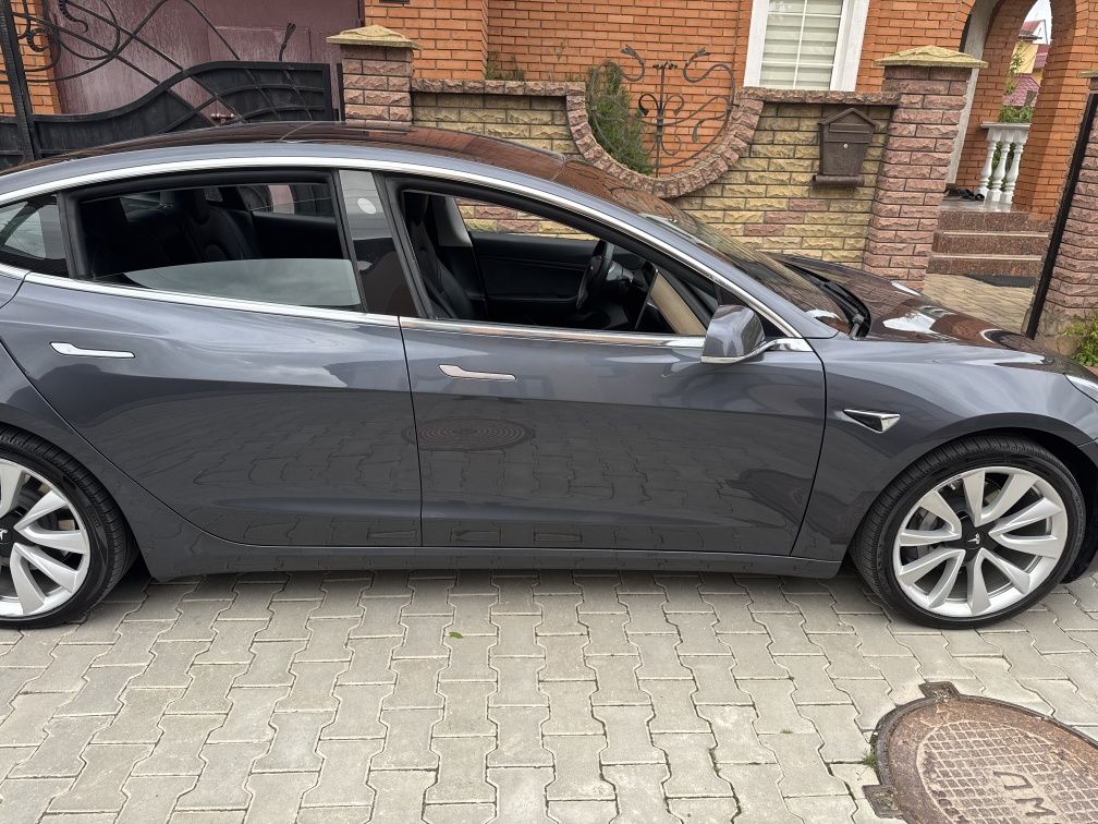 Tesla model 3 Dual motor