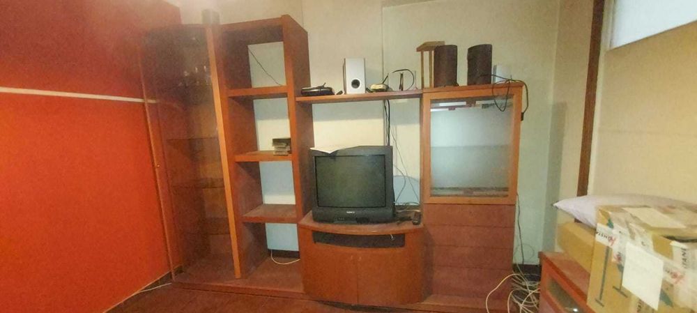 Mobiliário de sala em Nogueira por uma bagatela