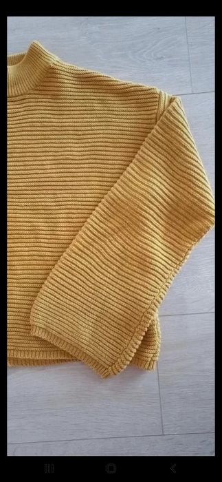 Swetr musztardowy prążki półgolf rozmiar M