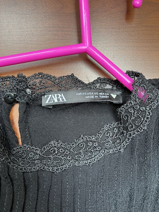 Czarna bluzka z falbankami ZARA