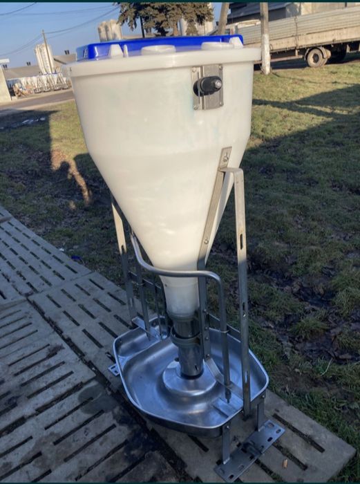 Продам кормушки годівниці для свиней поросят