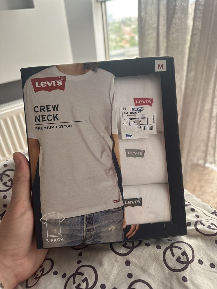 Базовые футболки Levis 3 шт