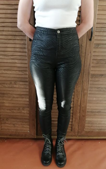 Чорні скінні висока талія