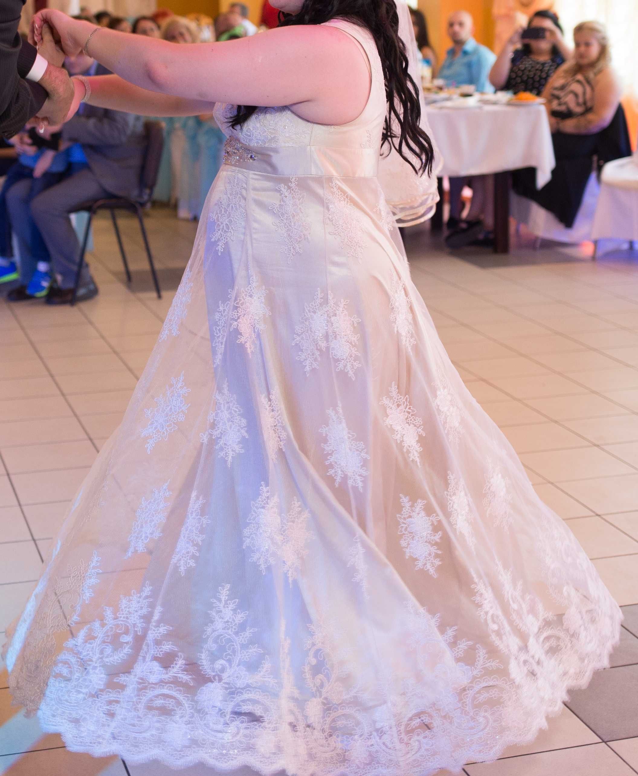 Весільне плаття ручна робота з фатою