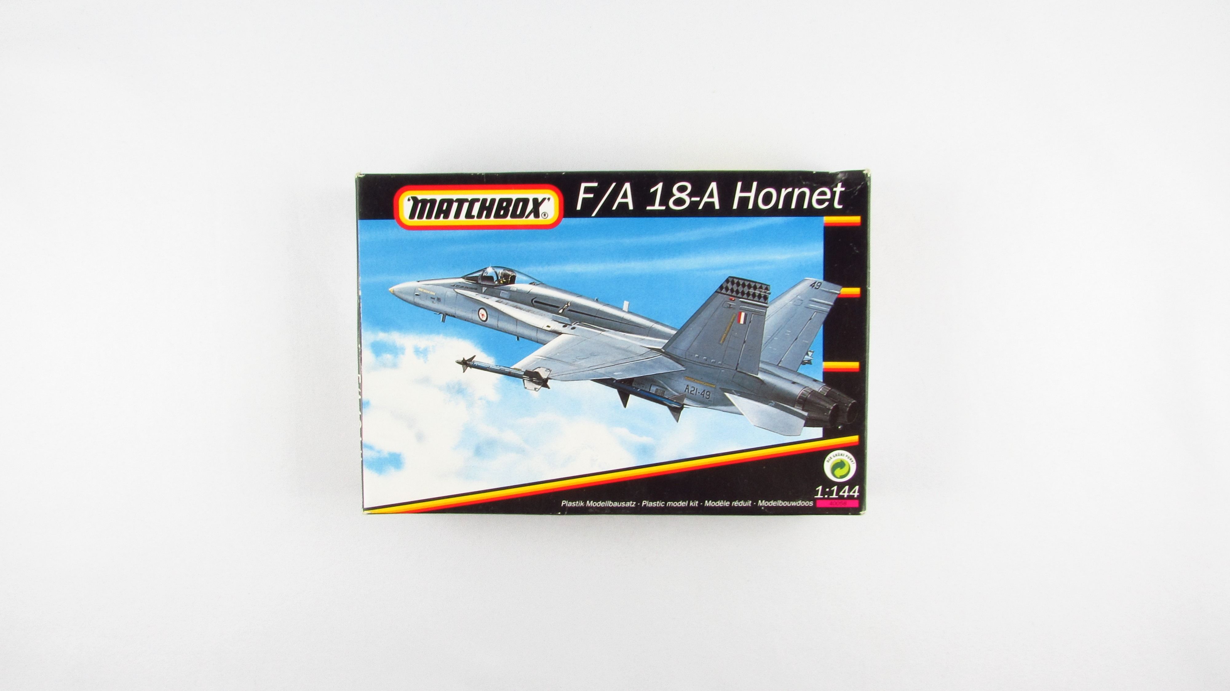 MATCHBOX - F/A 18-A Hornet - Model Samolot - 1:144