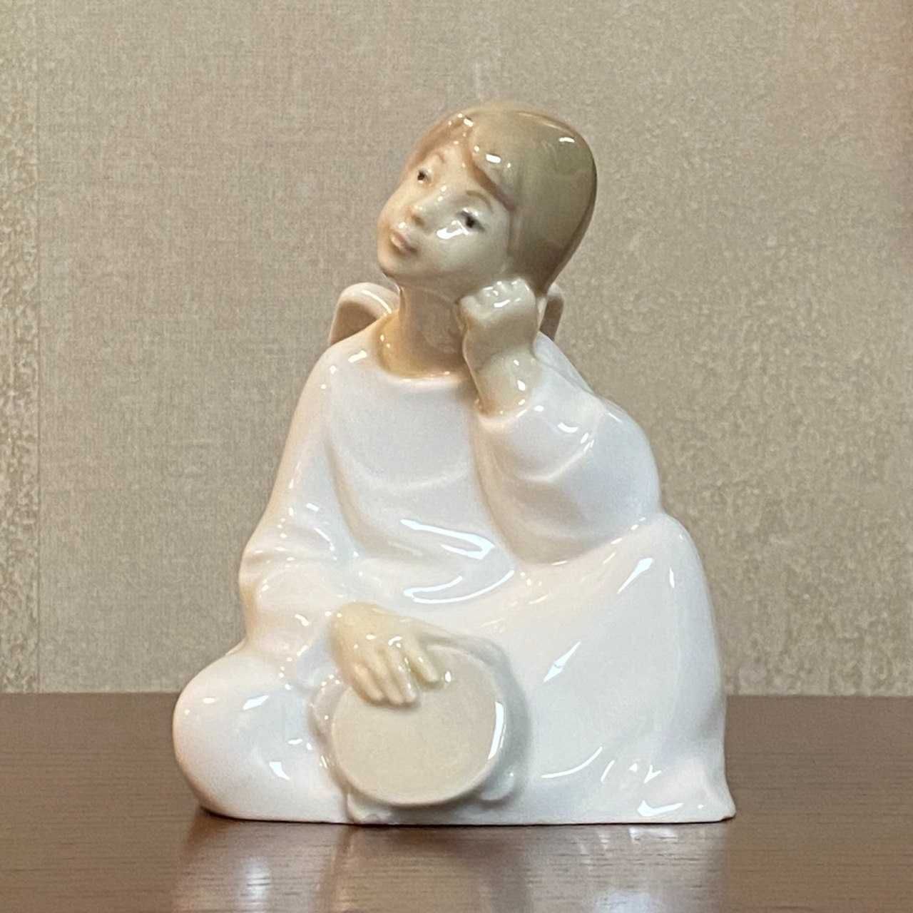 Фарфоровая статуэтка NAO (by Lladro) «Ангел с бубном».