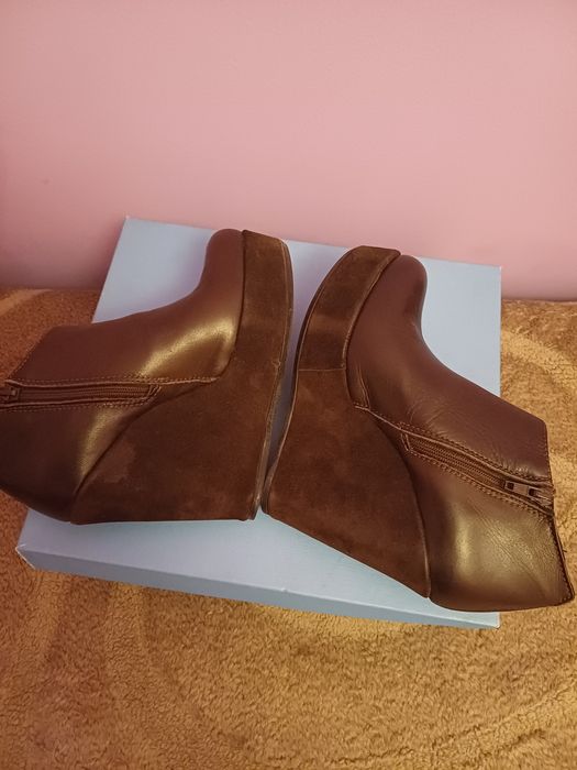 Botki Venezia 37, na koturnie, skóra