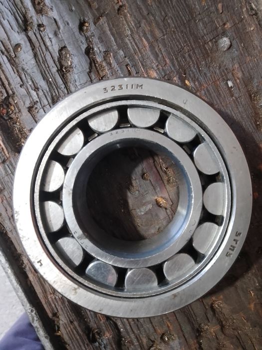 Продам подшипники ( підшипники). Також є сальники.