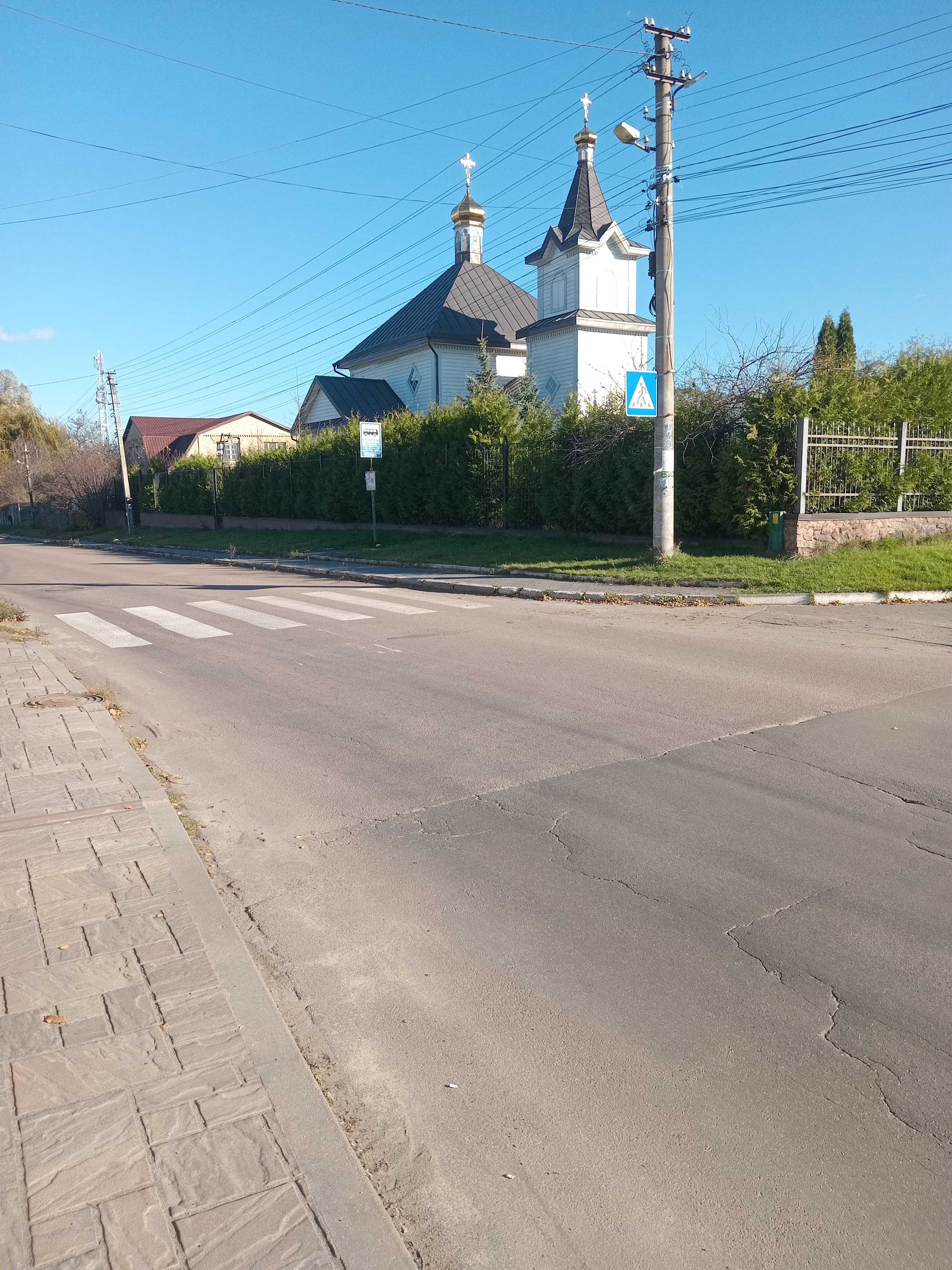 Сдам 12 соток-стоянка и домик в Киеве - метро Васильковская.