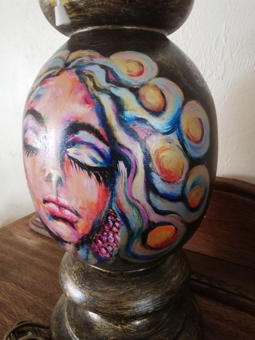 lampa drewna, ręcznie malowana, kobieta, twarz