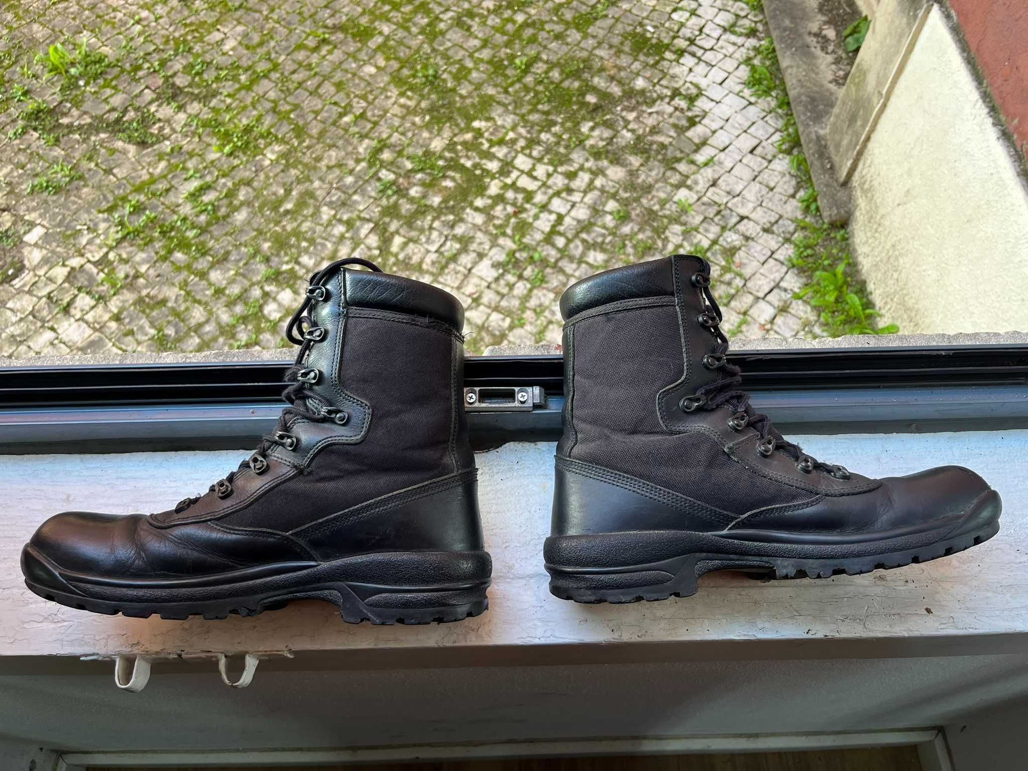 Botas Goretex 42 - militares