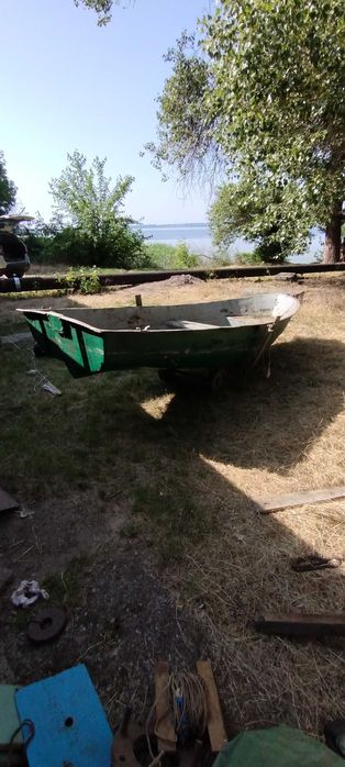 Лодка с танцем под мотор.