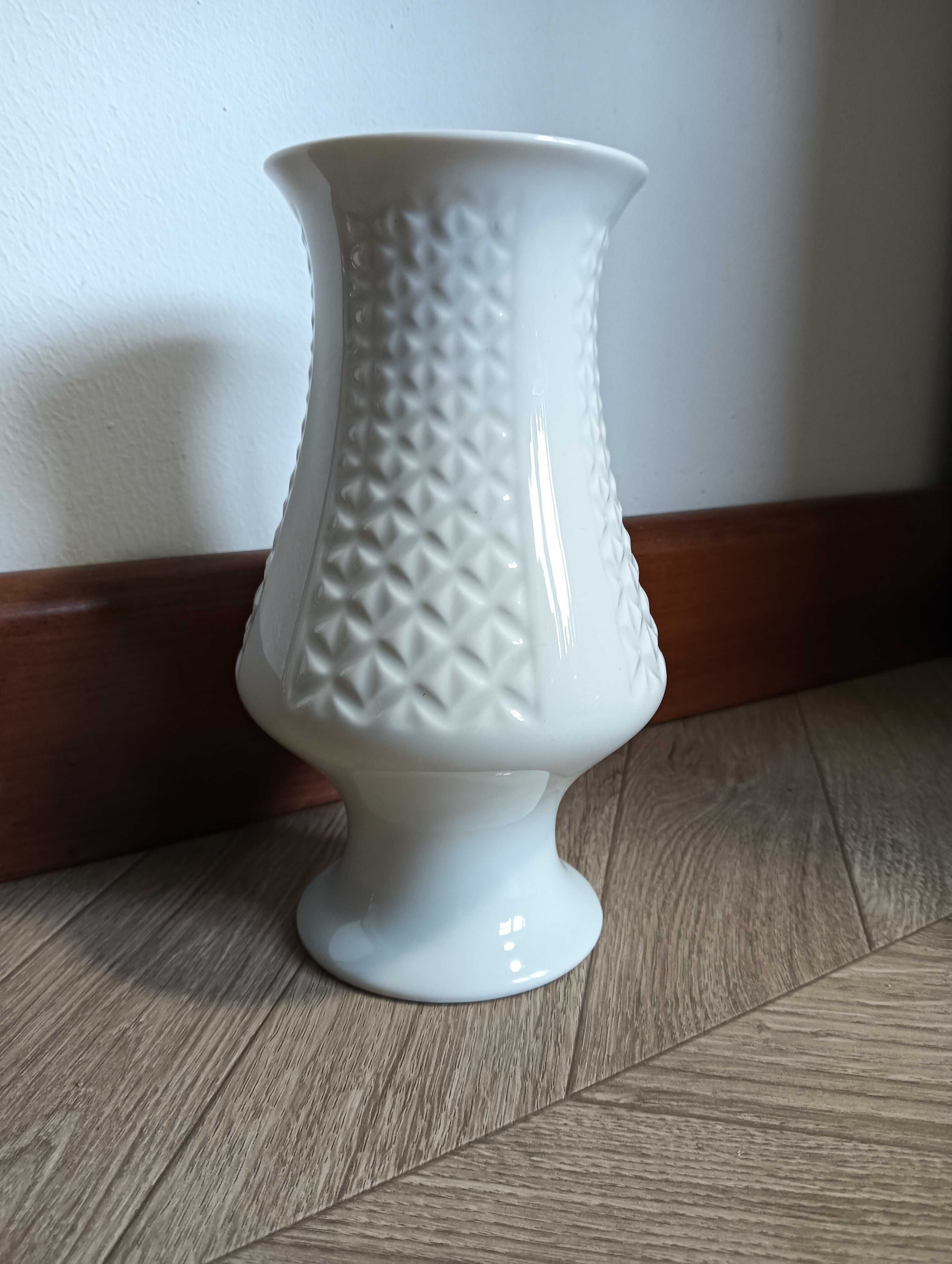 Wazon porcelanowy biały