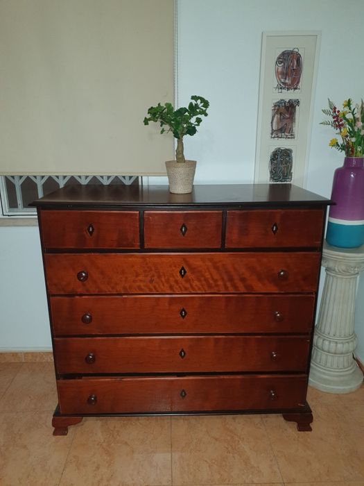 Móvel de madeira maciça