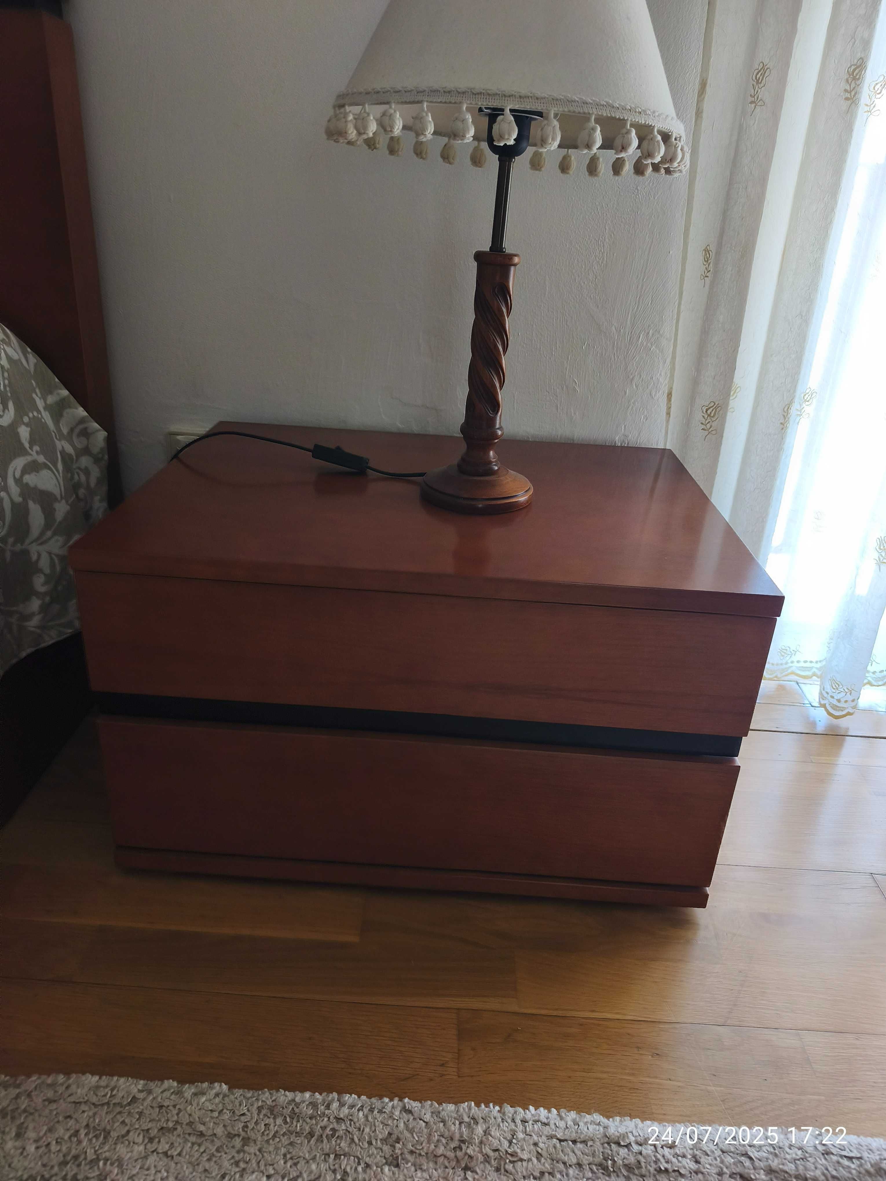 Cama elevatória em cerejeira + colchão + 2 mesas cabeceira