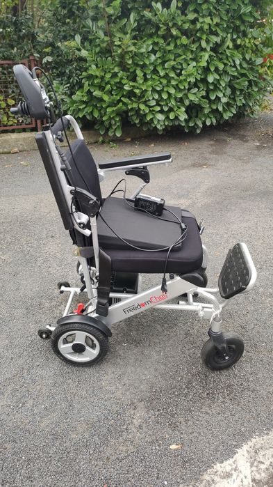 Elektryczny wózek inwalidzki Freedomchair A06