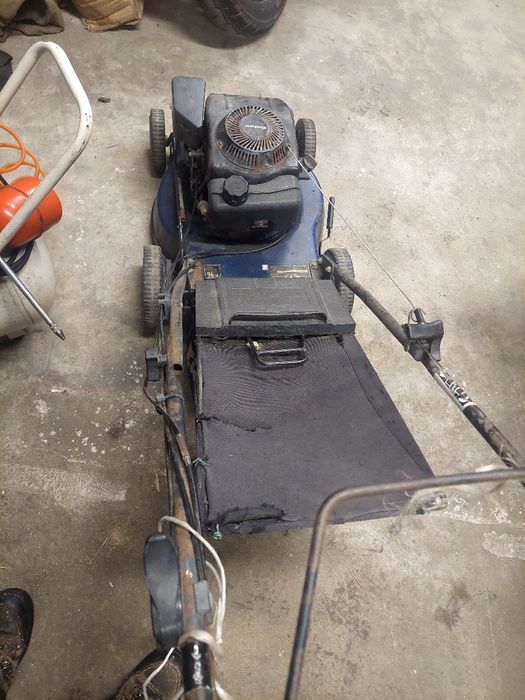 Máquina corta relva