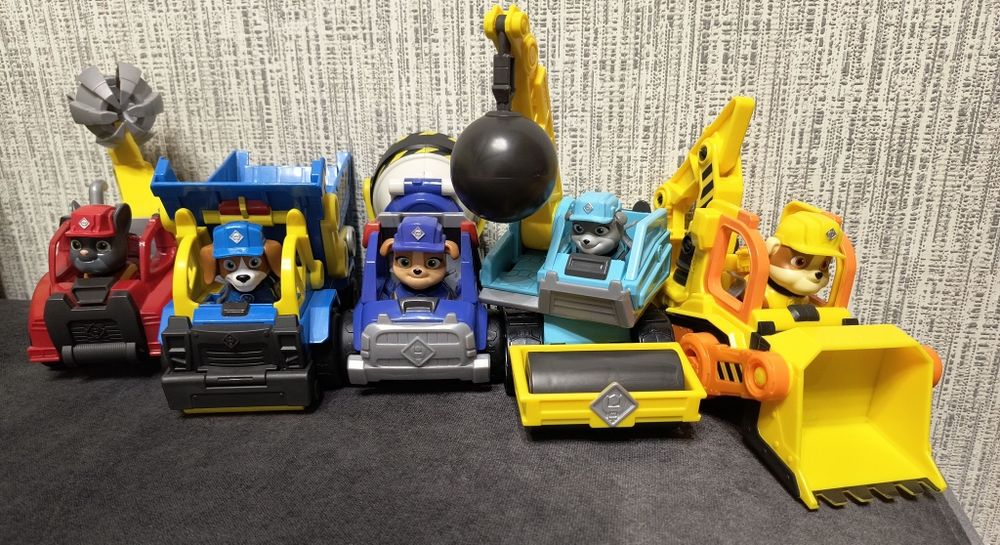 Продам іграшки Кремез і команда