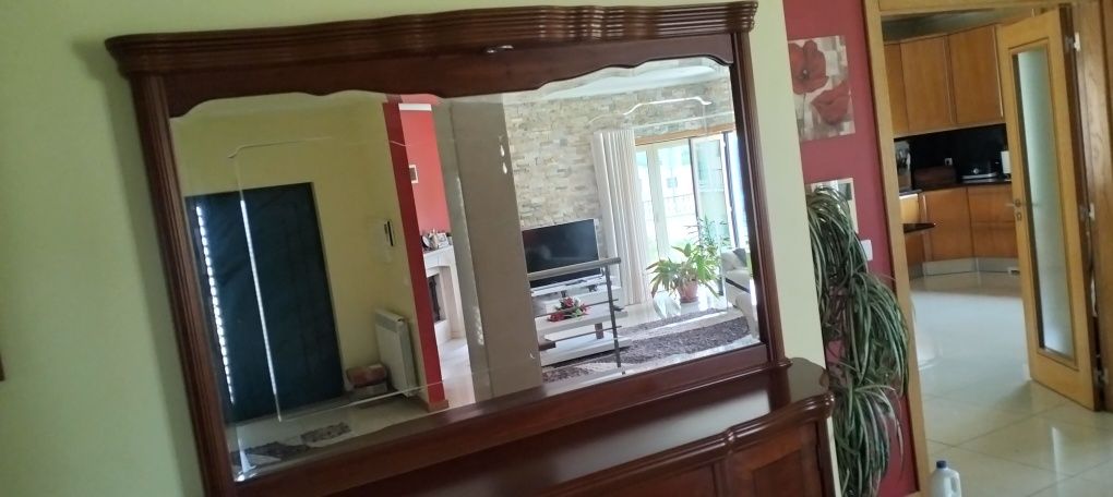 Mesa de sala de estar e aparador
