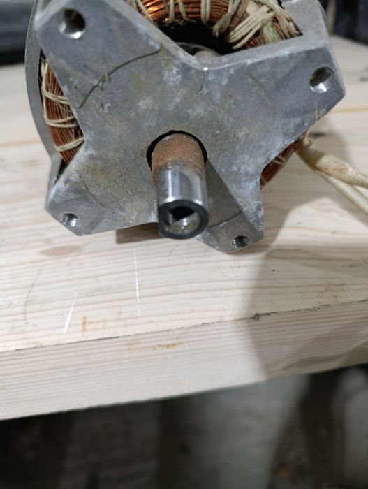 Двигун 1000 вт до газонокосарки