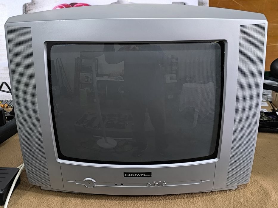 Televisão CRT da marca Crown Japan