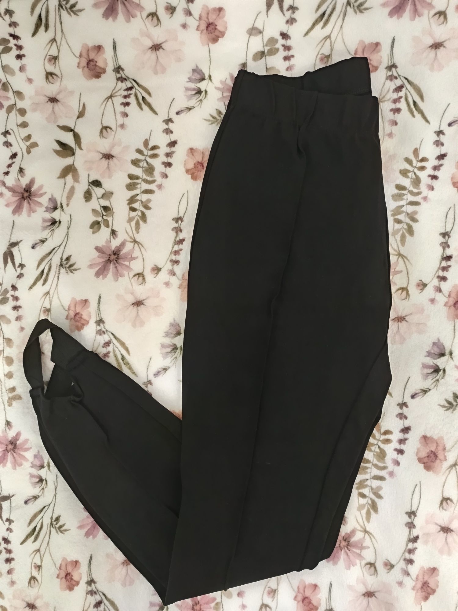 Legginsy damskie z zapiętkami