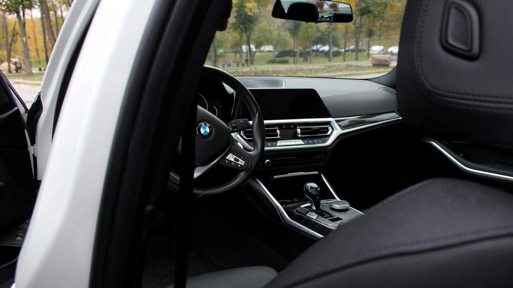 Прокат / Оренда BMW 330 White