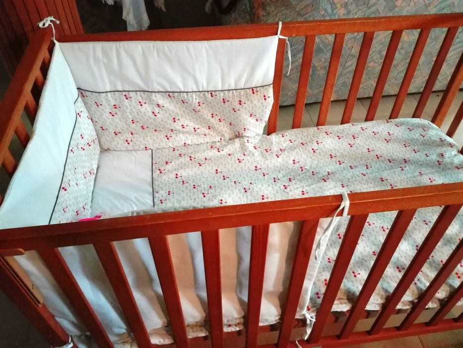 Berço/ cama de grades Zippy com colchão (bom estado)
