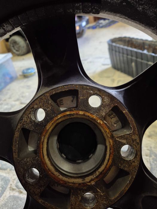 Koła 16" ATT aluminiowe z oponami Yokohama bluearth zimowe 215/70R16