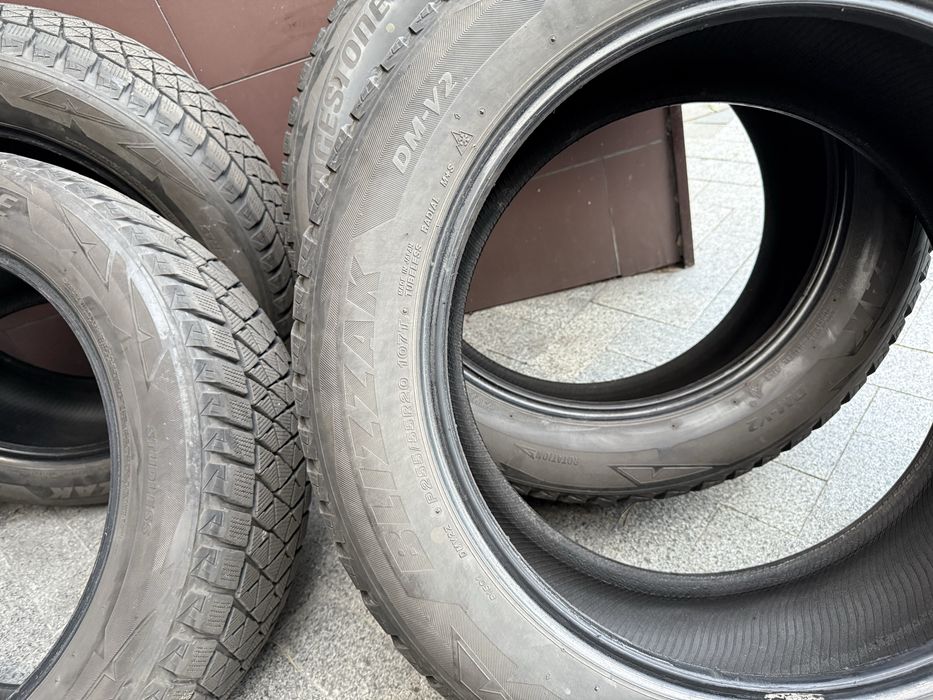 Продам зимові шини Bridgestone Blizzak DM-V2 255/55 R20 107T