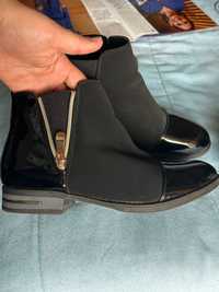 Botas pretas de mulher