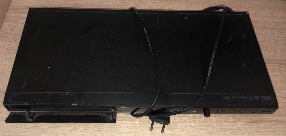 Продаю DVD плеер