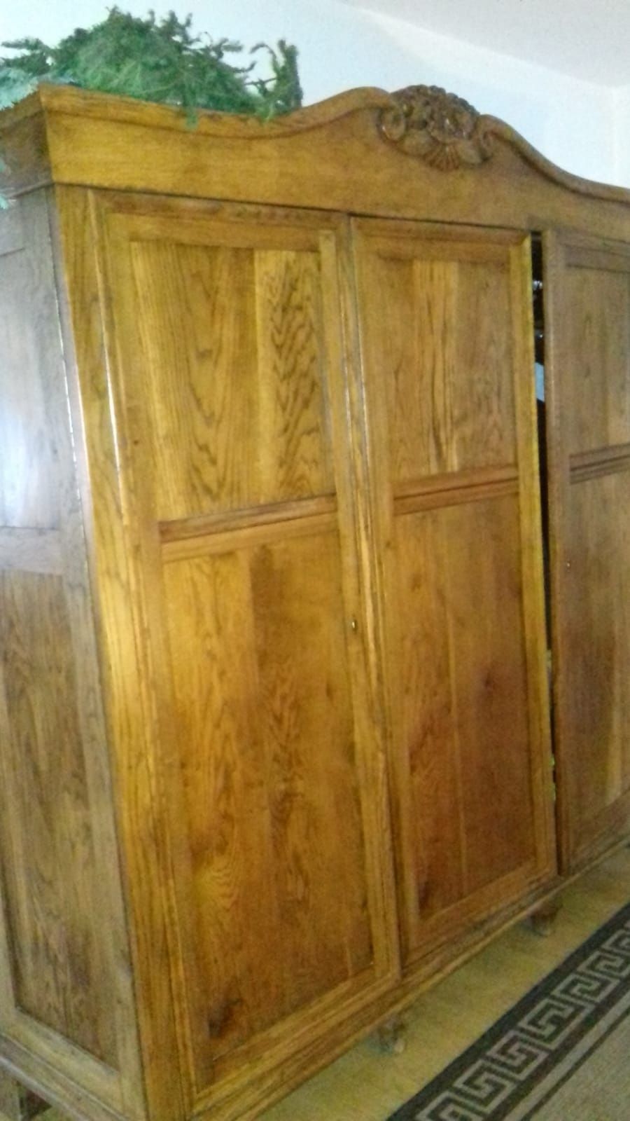 Duża dębowa 3-drzwiowa szafa po renowacji, antyk