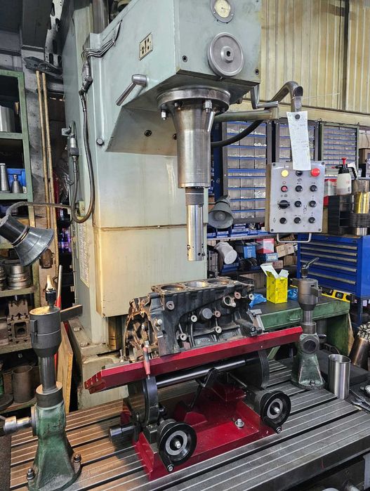 Stół uchylny do głowic skośnych i V-bloków (widlastych)