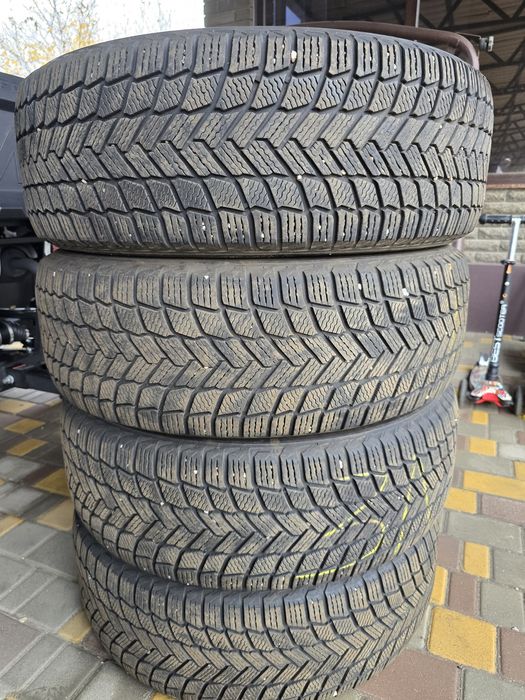 Продам резину Мишлен 265.60.18 зимние