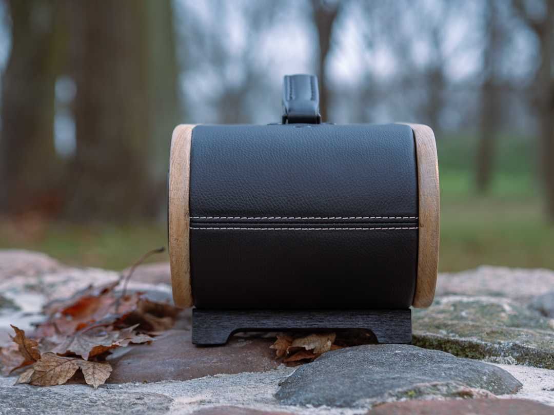 Głośnik przenośny bluetooth 100W dąb, skóra naturalna.