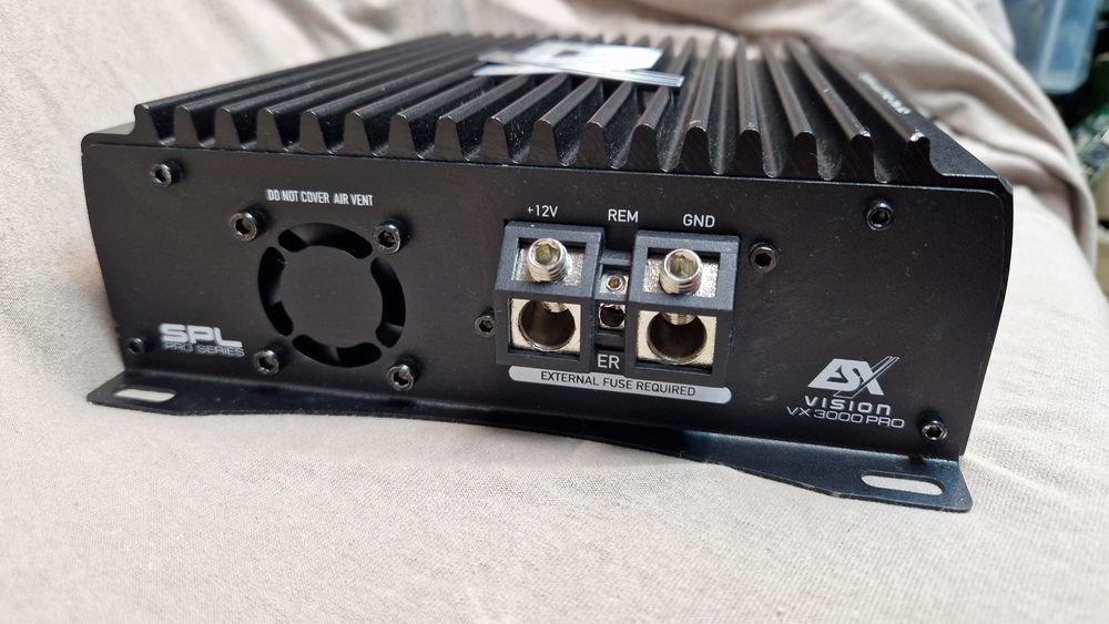 ESX VX3000 PRO monoblock klasa D 3300 Wat RMS  1 Ohm