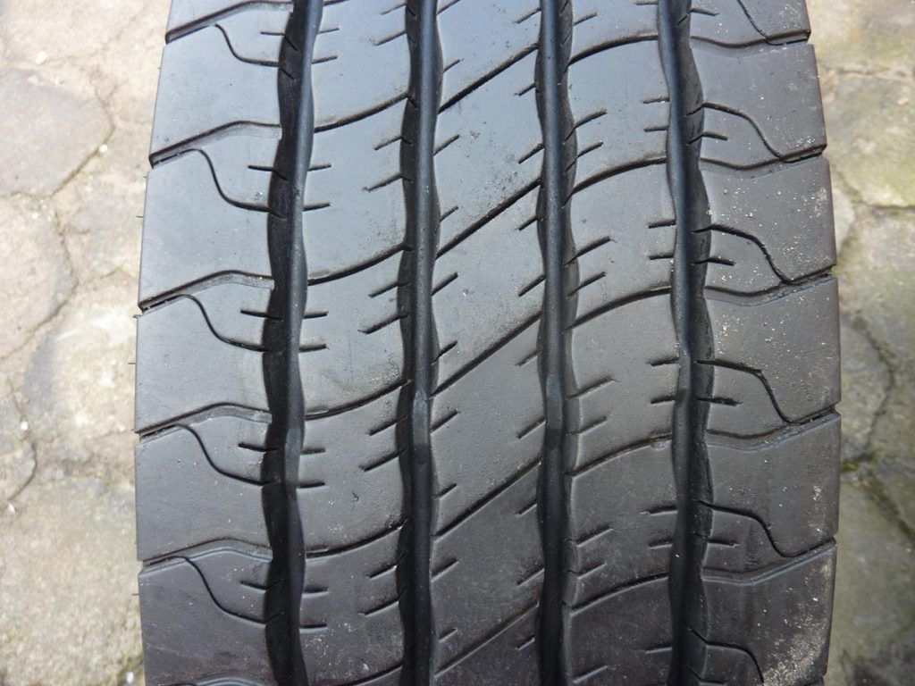 Opona używana ciężarowa 295/80R22.5 SAVA AVANT S 700zł C2263