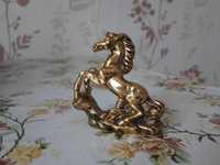 Красивая статуэтка Лошадь Фигурка Конь. Золотистая миниатюра животного