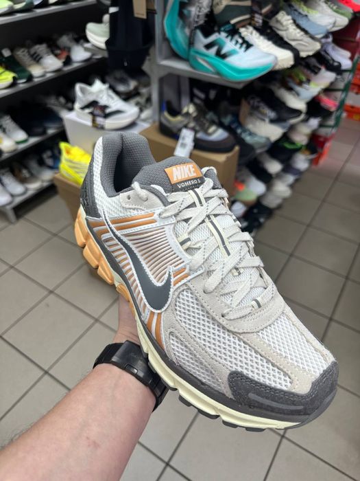 Кросівки Nike Zoom Vomero 5  ( РОЗМІР 45 )