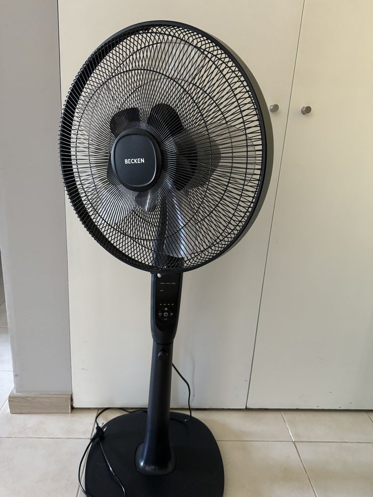 Ventoinha silenciosa , com seis velocidades , rotativa e comando.