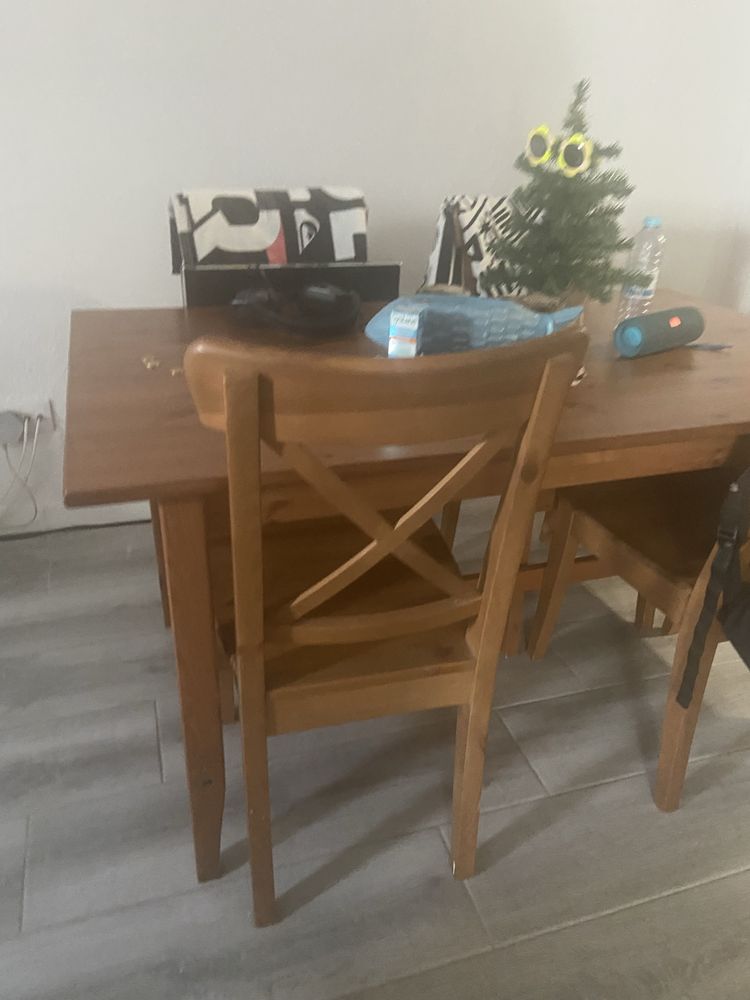 Mesa e 4 cadeiras  - IKEA - extensível