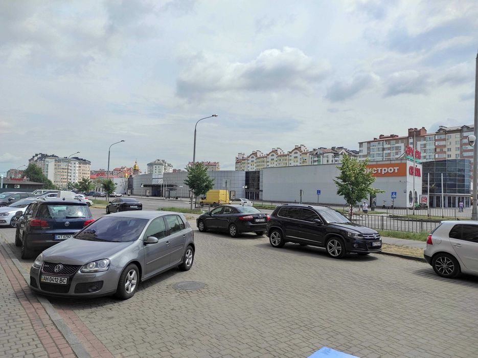 Здається в оренду комерційне приміщення по вул. Івасюка, 11