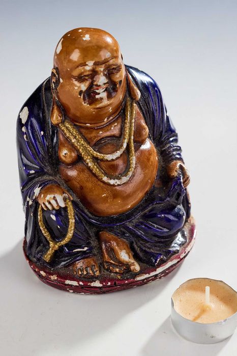 siedzący budda cesarz ozdobna figurka z gipsu