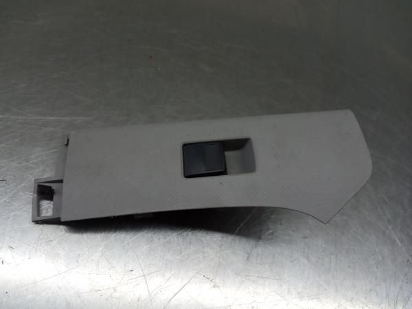 Comando / botão / interruptor vidros frente direito TOYOTA Yaris (_P9_