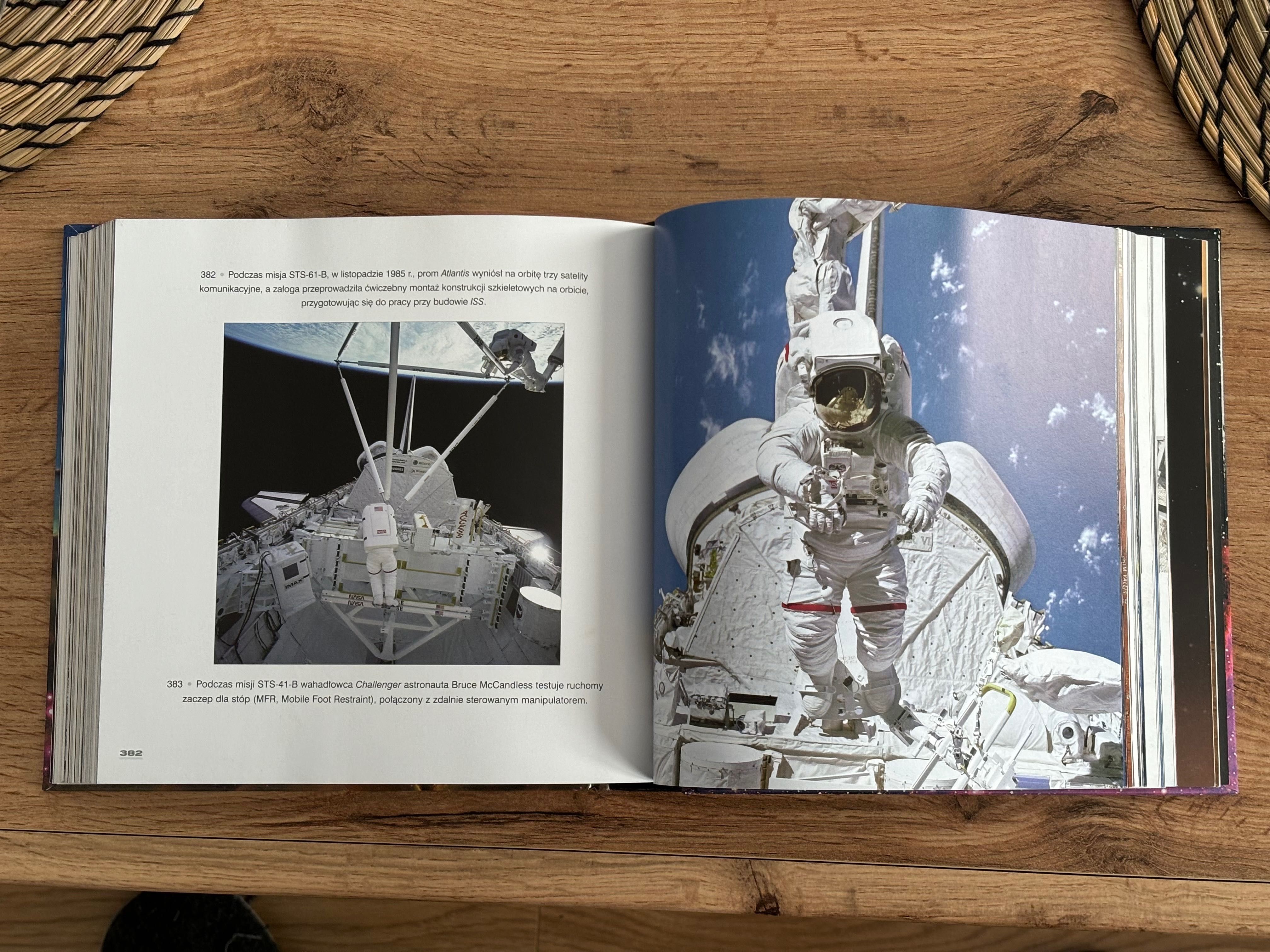 Książka Kosmos / MARCELLO D'ANGELO / papier kredowy / piękne zdjęcia
