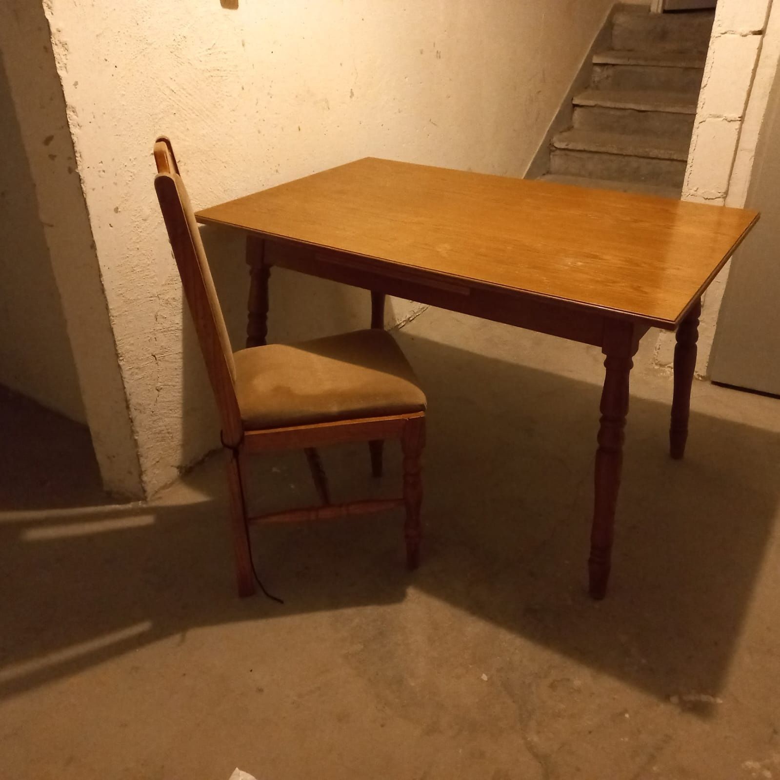Stół 80x120  i krzesła 6 sztuk
